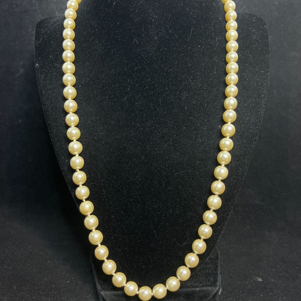 Vintage Single Strand Faux Pearl Necklace 23" (322)